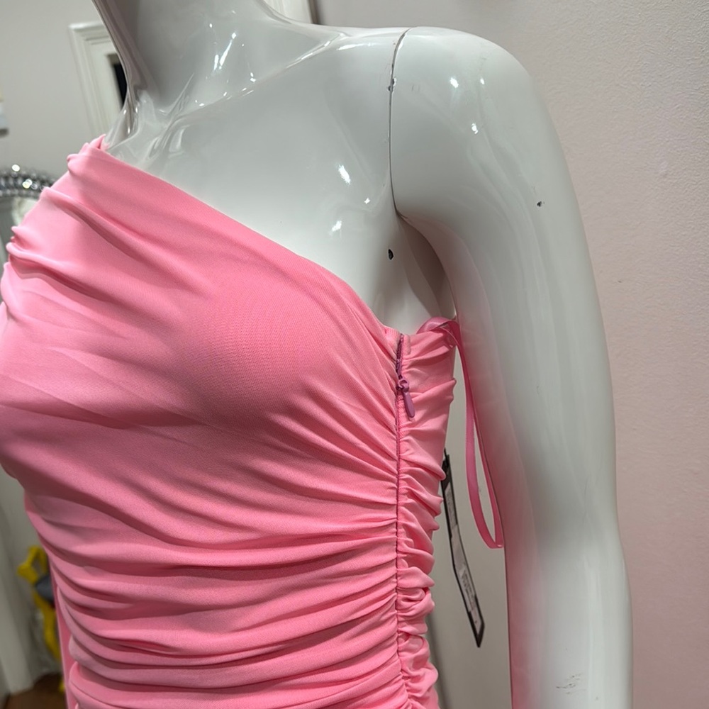 Elliatt Pink One-Shoulder Bodycon Dress - Picture 2 of 6